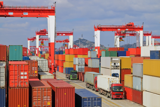 1737619170755810.jpg 集装箱港口(压缩).jpg